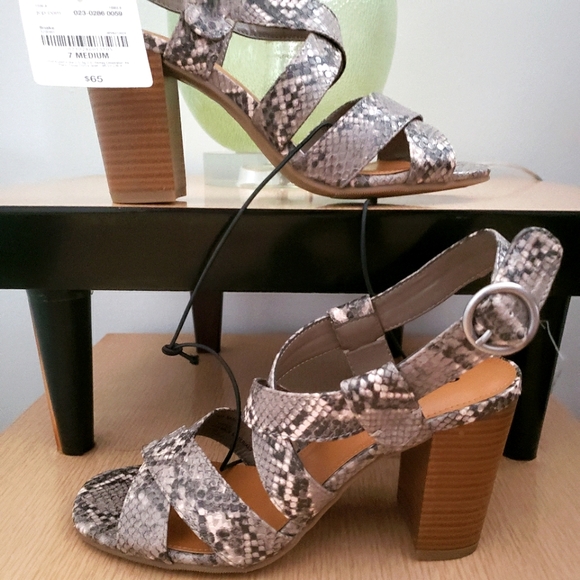a.n.a Shoes - BNWT a.n.a Nadia Heeled Sandals in snake (7)